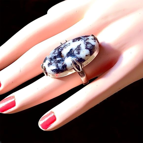 White Buffalo Gemstone in a Handcrafted 925 Stamped Ring (6) - Picture 7 of 10